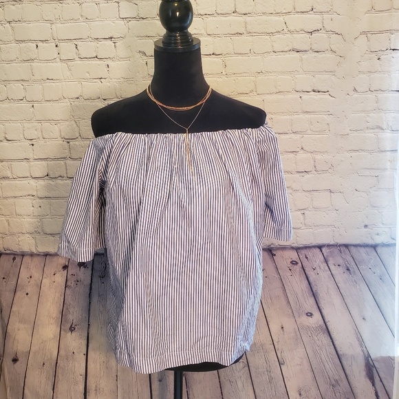 Style Envy Tops - 🍭 Off the shoulder blue/white striped top Sz 8/10